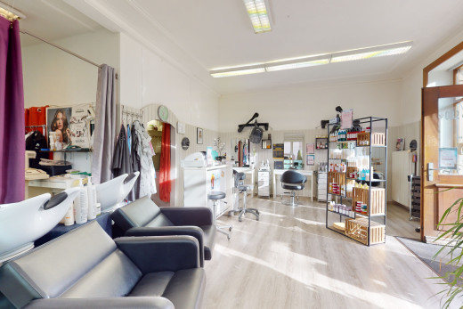 blick auf das hartholzboden wohnzimmer