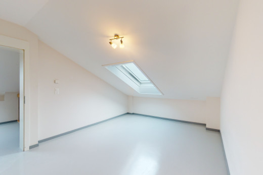 bonusraum mit oberlicht und natürlichem licht