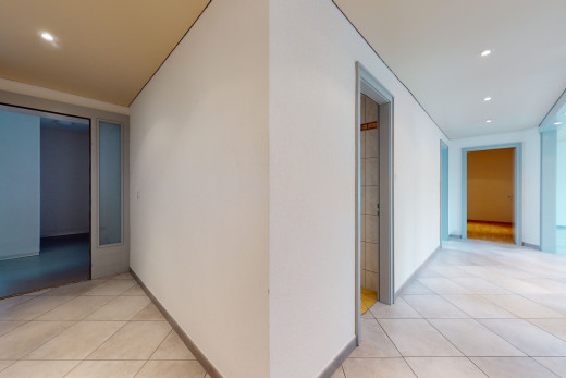 flur mit fliesenböden