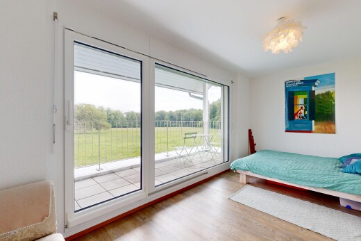 chambre avec inside property, accès à l'extérieur, wood finish floor, sol en finition bois, et natural light