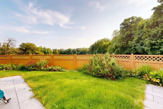 jardin avec from property, clôture, pelouse, et day time