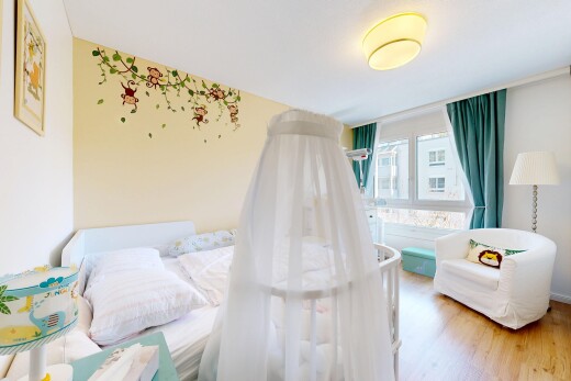 zimmer / schlafzimmer mit gipskartonwand, drywall, inside property, natürliches licht, und natural light