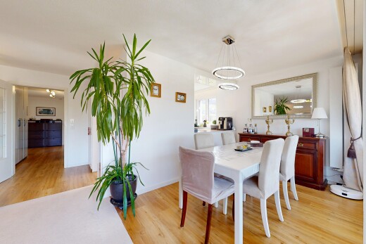 esszimmer mit holzfußboden, wood finish floor, gipskartonwand, drywall, und inside property