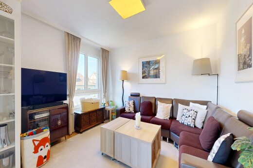 wohnzimmer mit fernseher, natural light, natürliches licht, drywall, und gipskartonwand