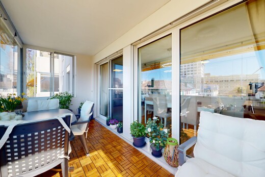 terrasse mit essbereich im freien und day time