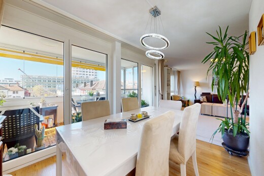 esszimmer mit day time, holzfußboden, wood finish floor, inside property, und light floor