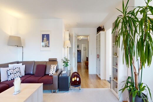 wohnzimmer mit drywall, gipskartonwand, inside property, wood finish floor, und holzfußboden