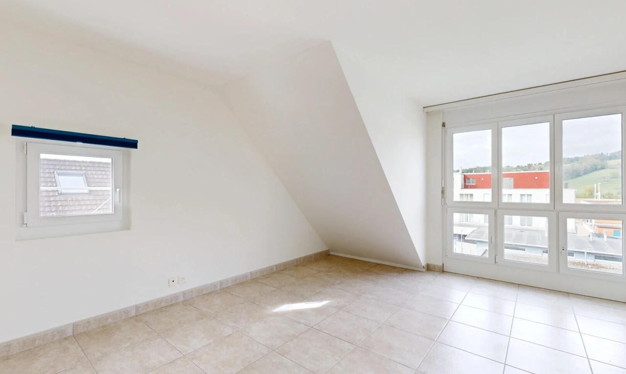 leerer raum mit inside property, zusätzliches zimmer, light floor, gipskartonwand, und drywall