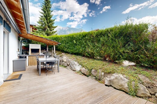 terrasse avec from property, terrasse, coin repas extérieur, et day time