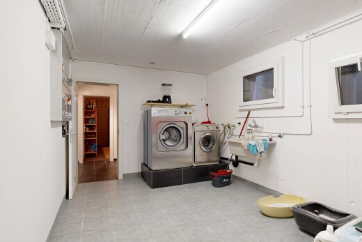 buanderie avec inside property, lave-linge et sèche-linge séparés, cloison sèche, drywall, et raccordement pour lave-linge