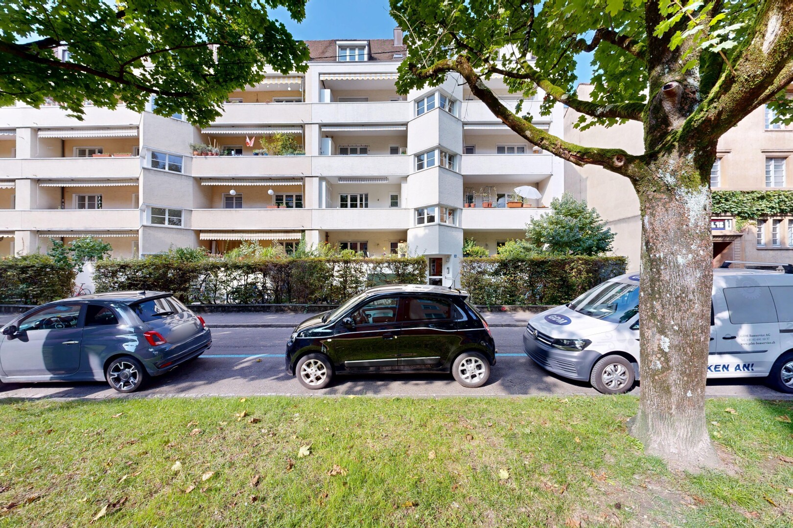 extérieur du bâtiment avec vue sur le complexe d'appartements, apartment complex view, et day time