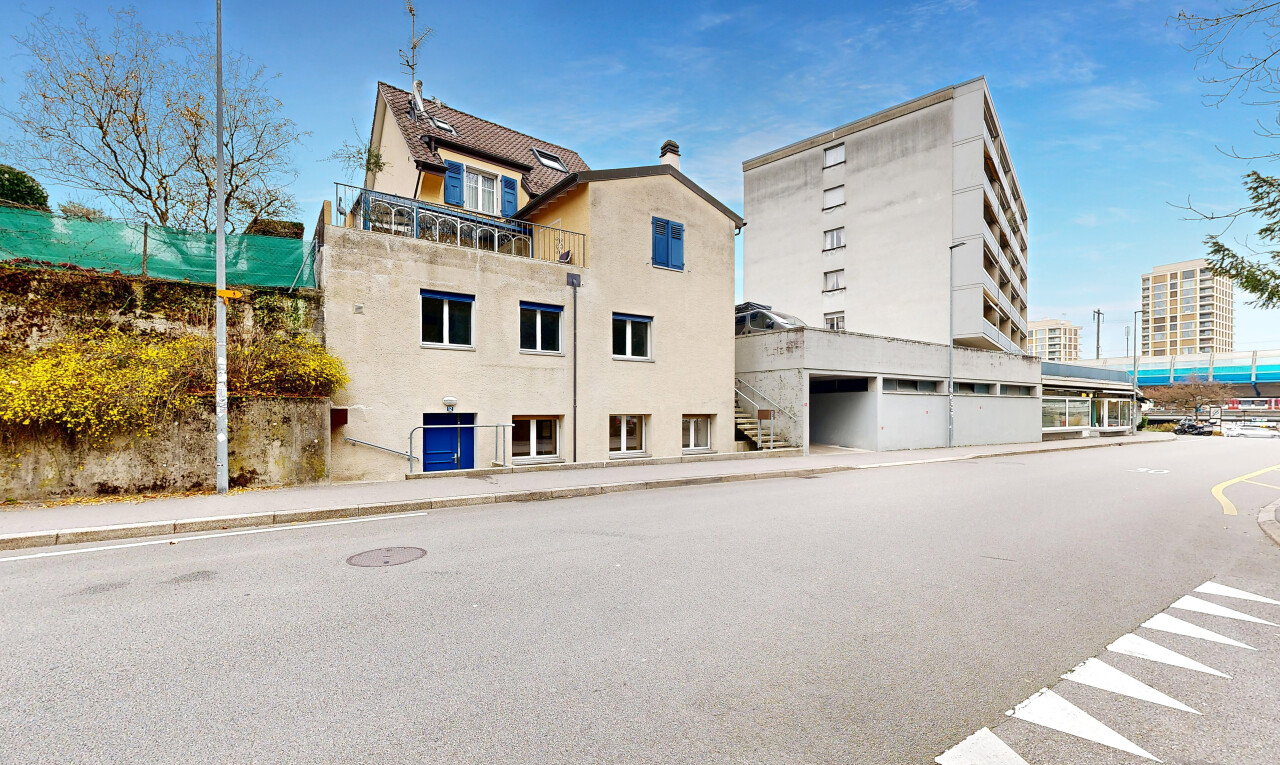 extérieur du bâtiment avec day time, vue sur le complexe d'appartements, et apartment complex view