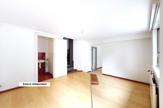 pièce vide avec sol en finition bois, wood finish floor, cloison sèche, drywall, et inside property