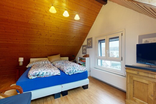 chambre avec plafond en bois, wood ceiling, pièce supplémentaire, plafond voûté, et vaulted ceiling