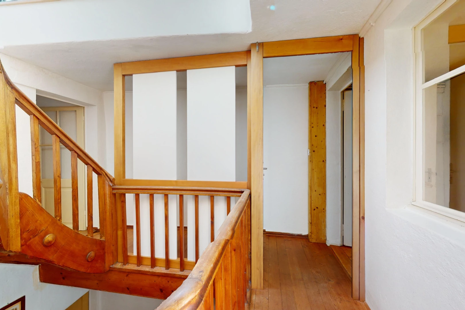 escaliers avec plancher de bois