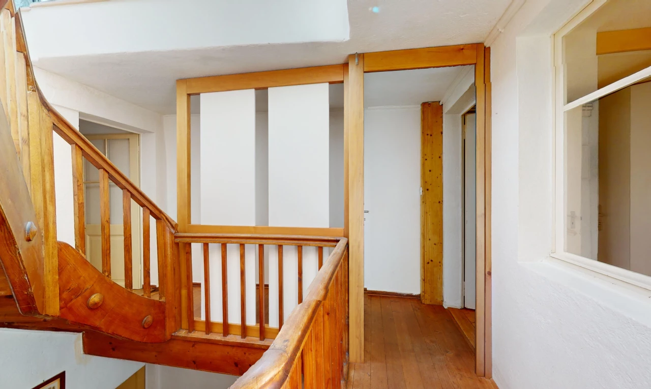 escaliers avec plancher de bois