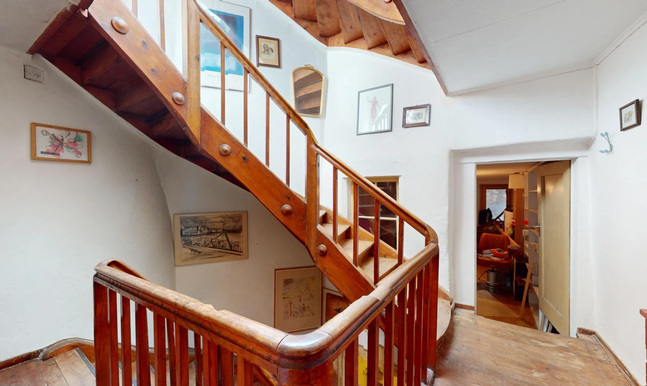 escaliers avec plancher de bois
