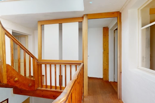 escaliers avec plancher de bois