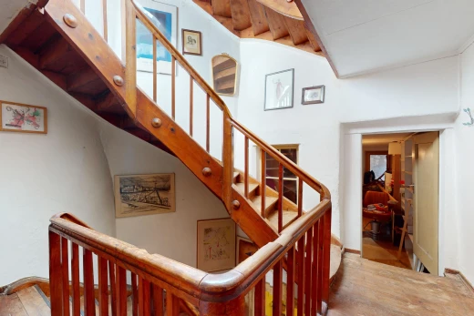 escaliers avec plancher de bois