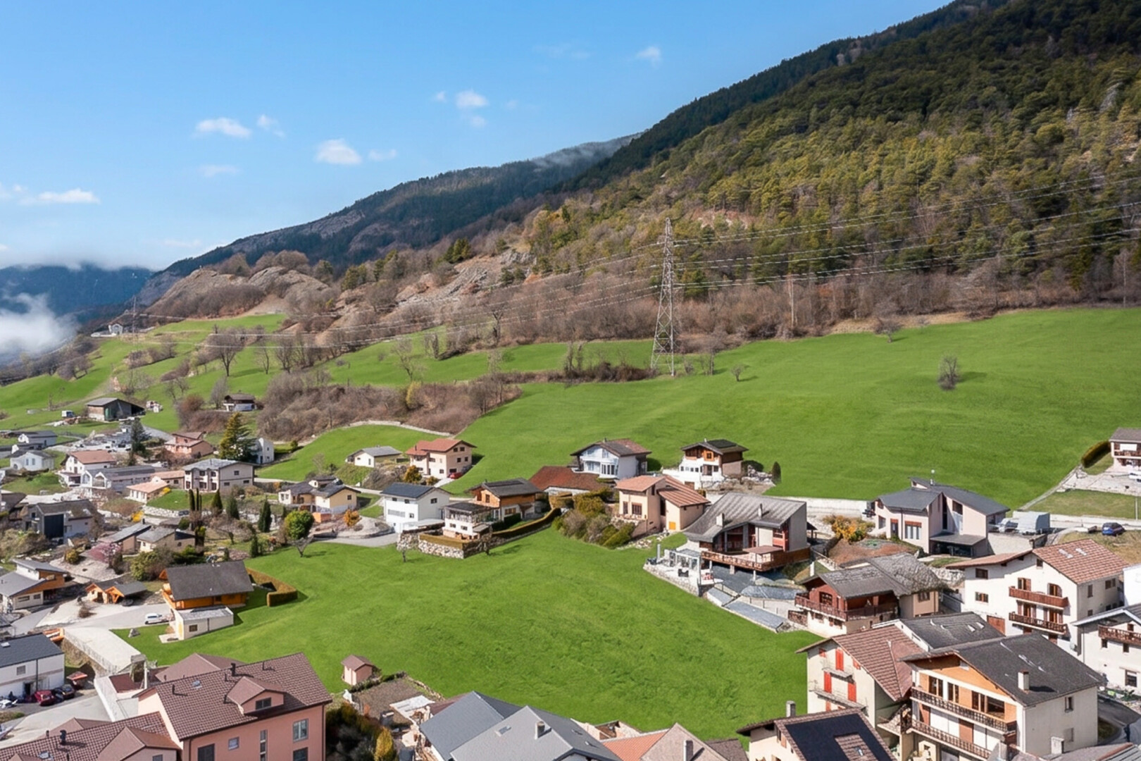 blick auf die berge mit mountain view, blick auf die berge, power lines view, day time, und high tension power lines view