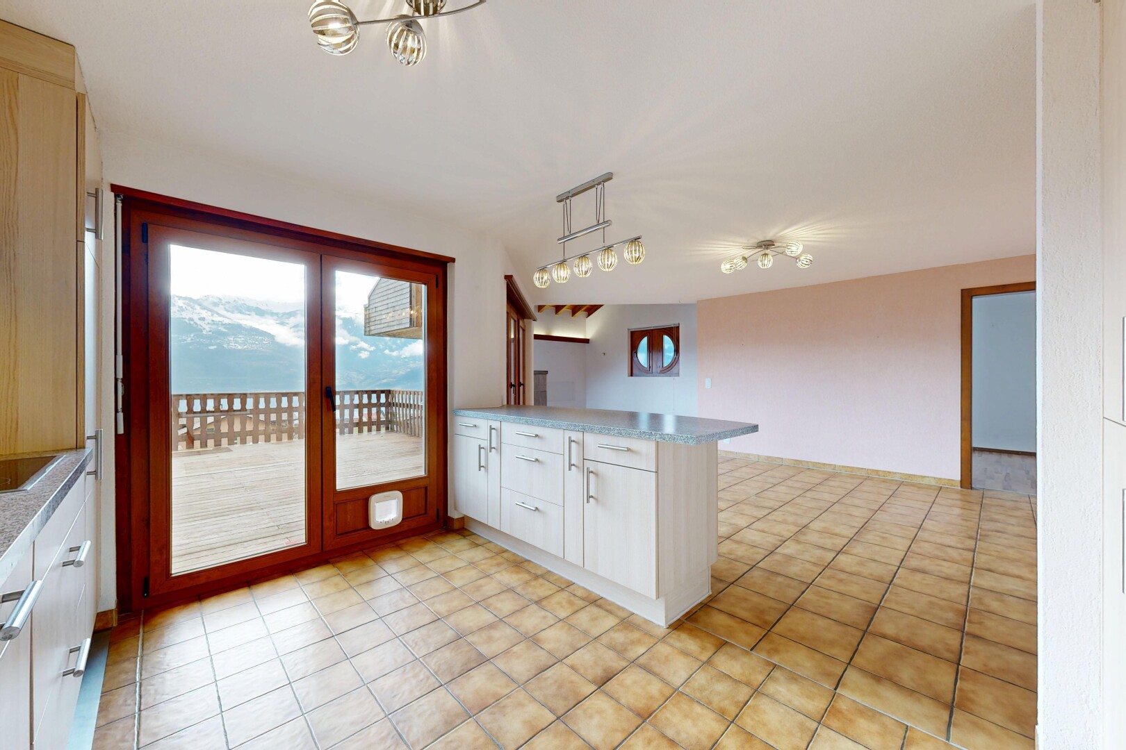 küche mit küchentheke, kitchen peninsula, light floor, light countertops, und pendelleuchte