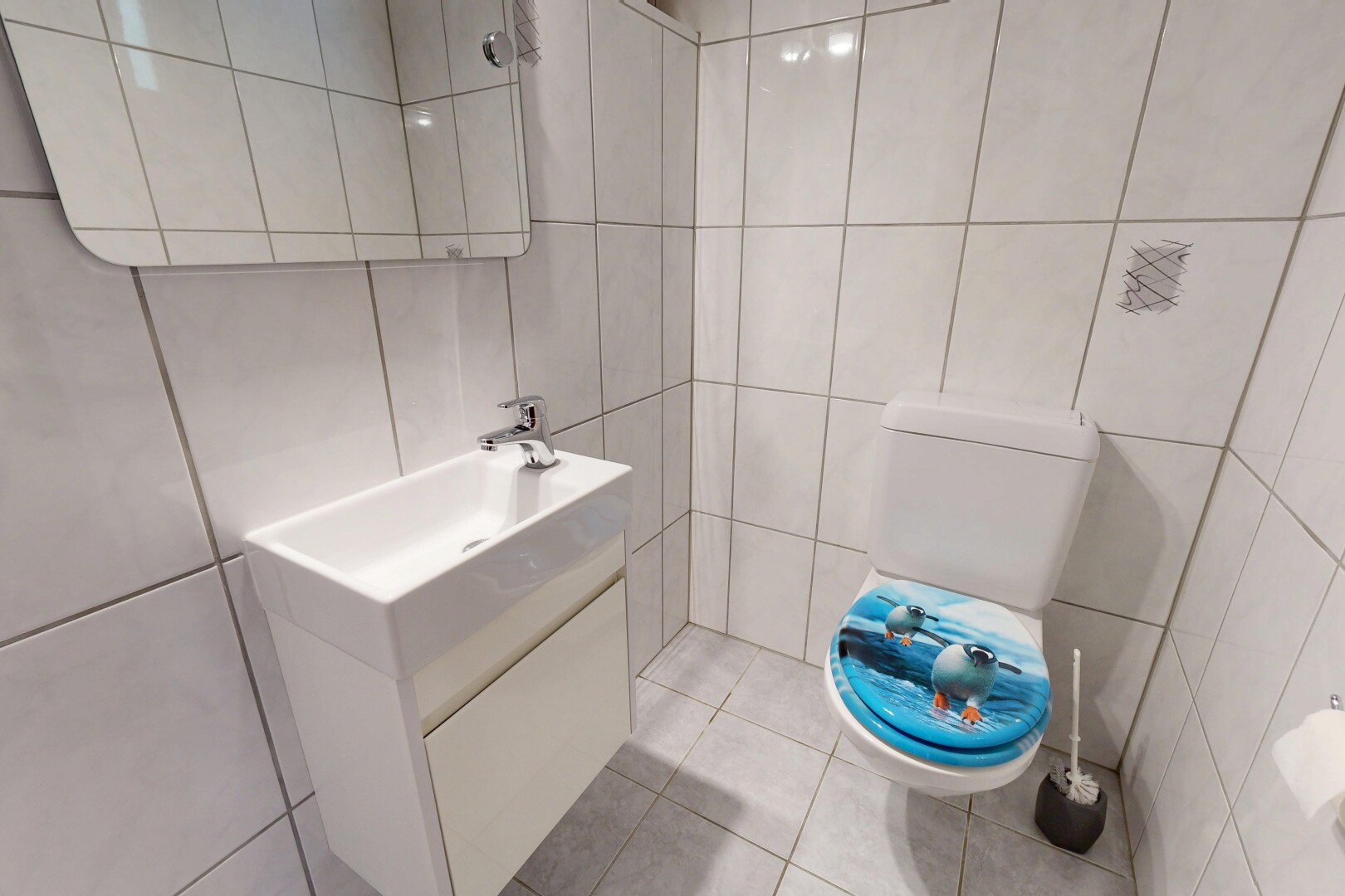 bad mit schminktisch, tile wall, fliesenwand, gäste-wc, und toilette