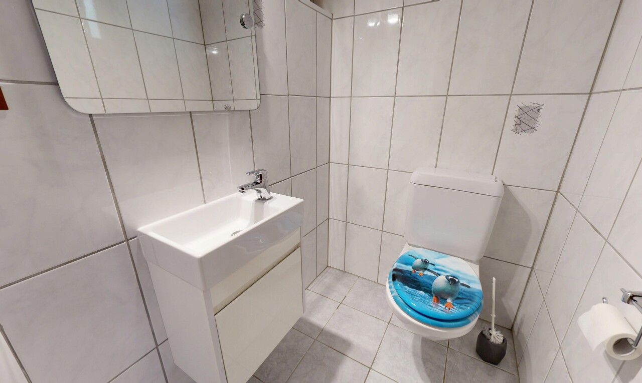 bad mit schminktisch, tile wall, fliesenwand, gäste-wc, und toilette