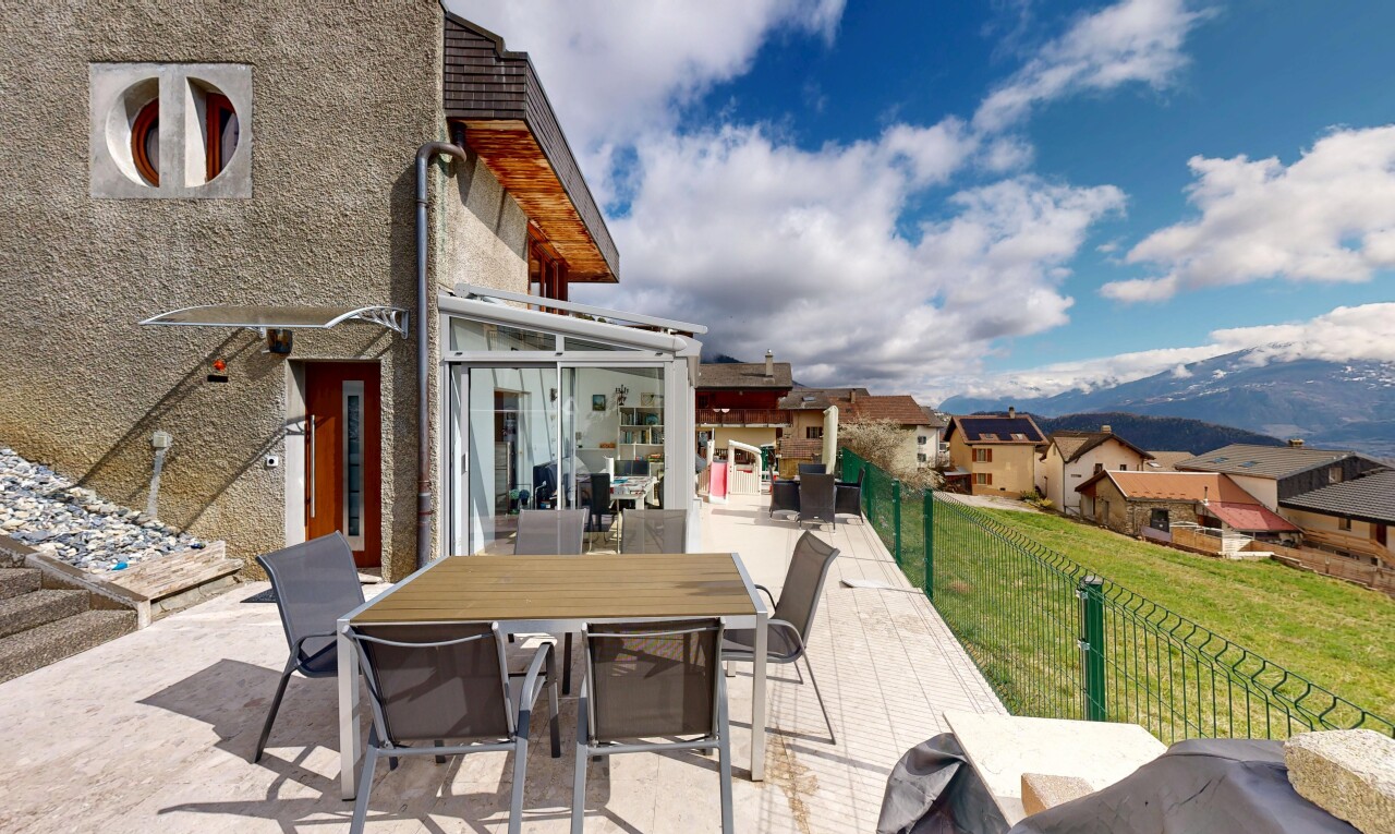 terrasse mit essbereich im freien, day time, residential view, wohngebietblick, und from property