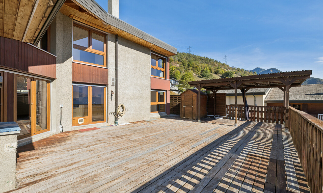 terrasse mit deck, schuppen, außenansicht, und day time