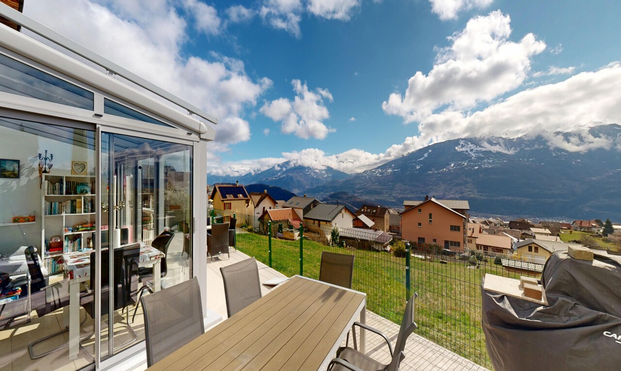 terrasse mit mountain view, blick auf die berge, terrasse, essbereich im freien, und residential view