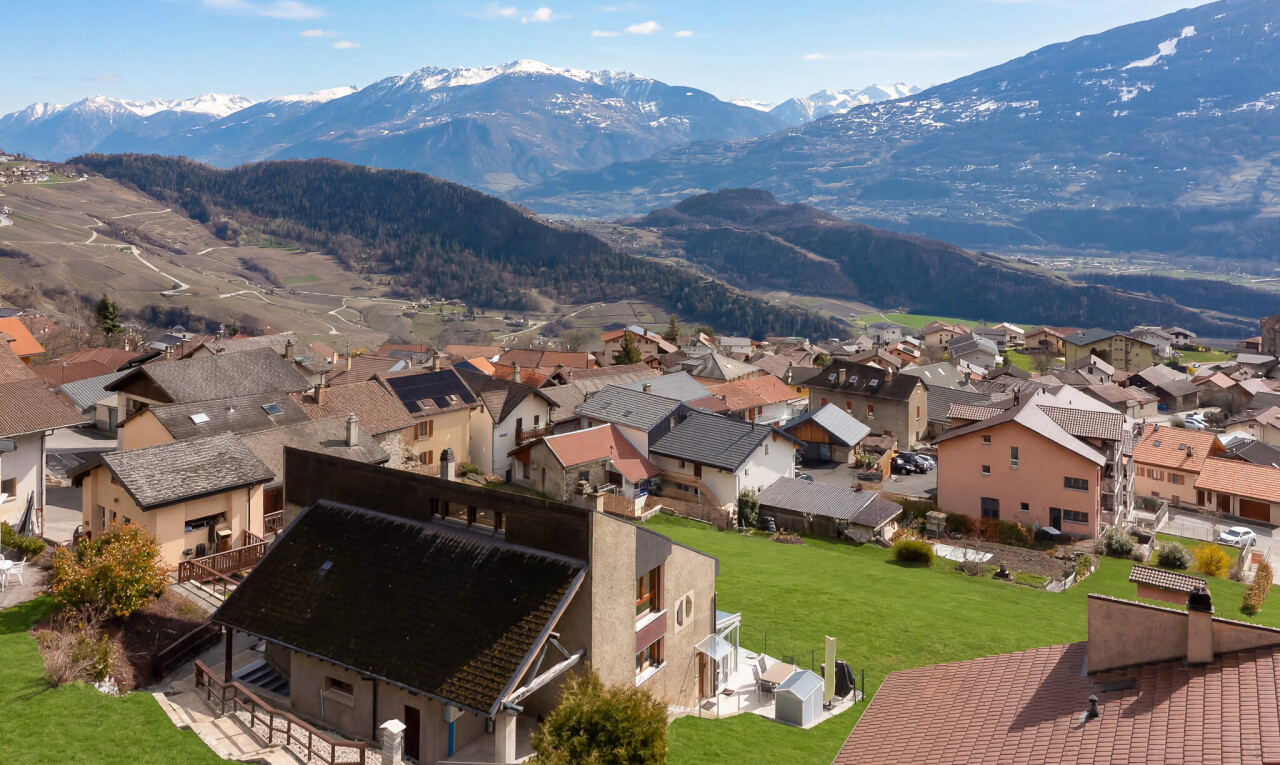 blick auf die berge mit blick auf die berge, mountain view, day time, wohngebietblick, und residential view