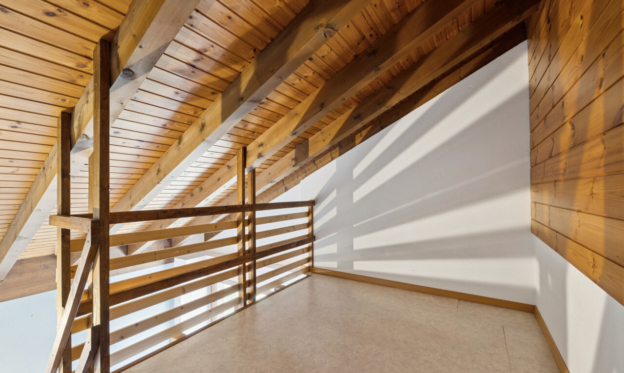 leerer raum mit gipskartonwand, drywall, sockelleisten, baseboards wall, und inside property
