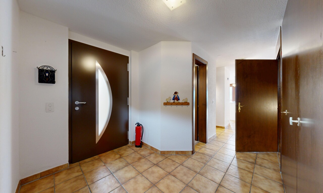 halle / korridor mit gipskartonwand, drywall, inside property, und light floor