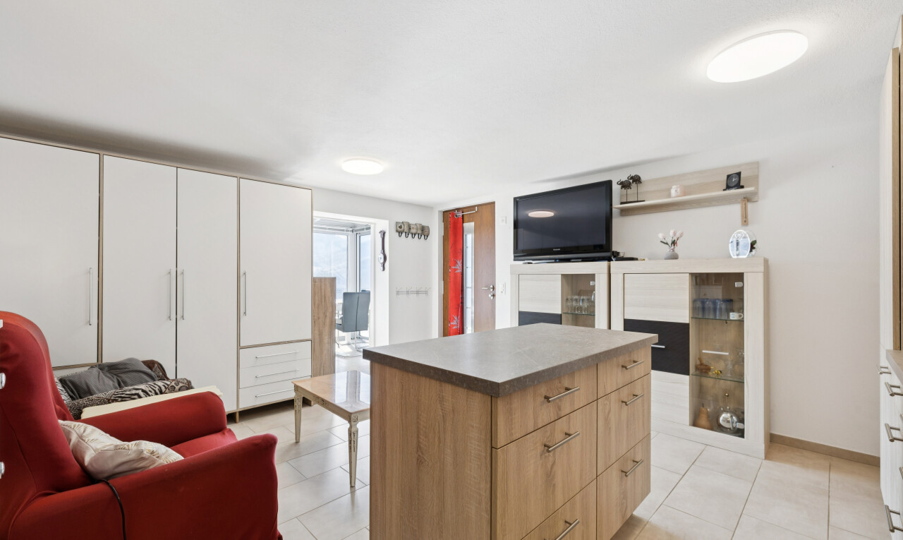küche mit kücheninsel, kitchen island, light floor, öffnet sich zum wohnraum, und opens to living area