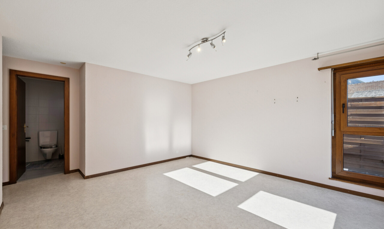 leerer raum mit gipskartonwand, drywall, sockelleisten, baseboards wall, und deckenbeleuchtung