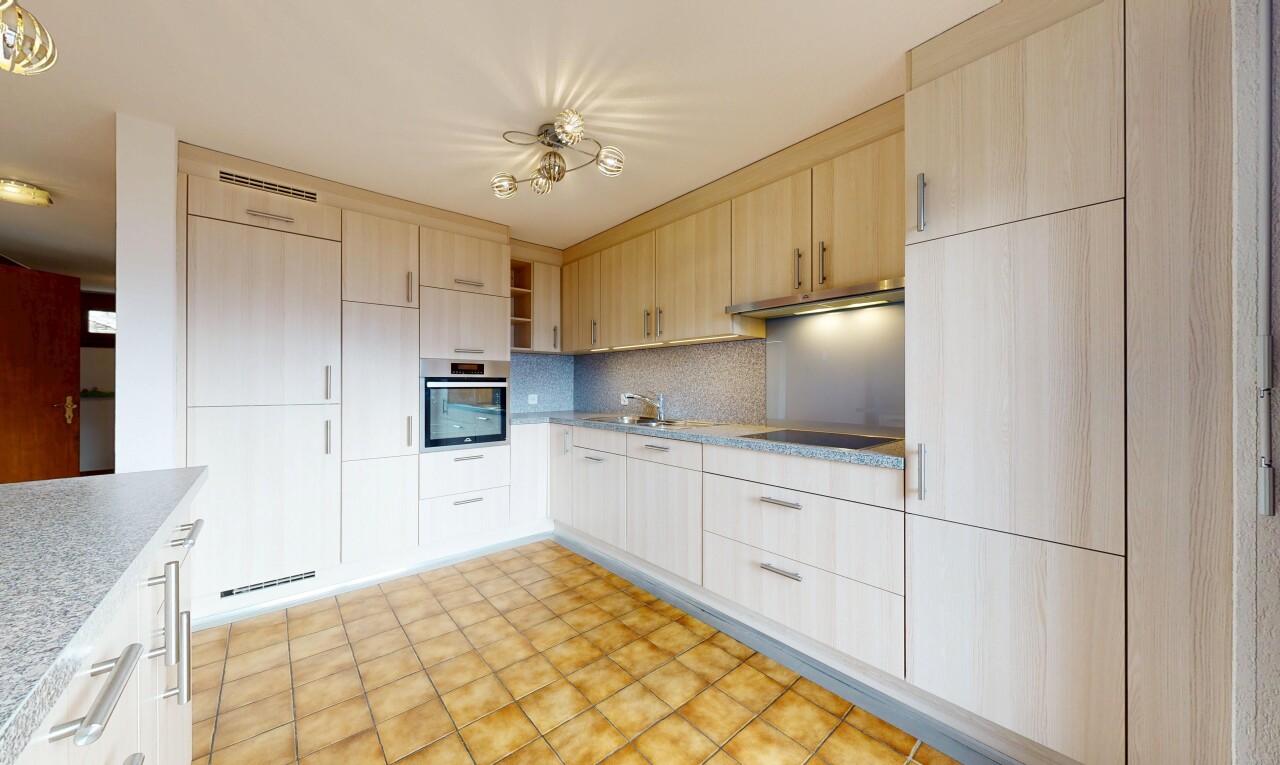 küche mit light floor, ofen, inside property, küchenrückwand beim herd, und küchenrückwand beim Herd