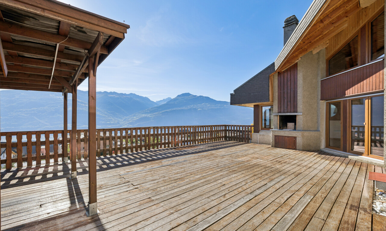 terrasse mit deck, blick auf die berge, mountain view, day time, und from property