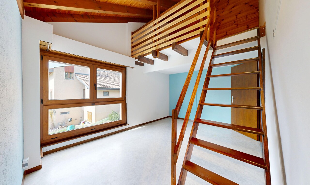 treppe mit treppen, gipskartonwand, drywall, inside property, und balkendecke