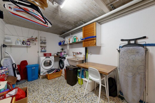 wäschekammer mit drywall, gipskartonwand, inside property, tumbler, und aggregate floor
