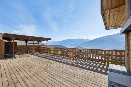 terrasse avec terrasse, vue sur la montagne, mountain view, day time, et from property