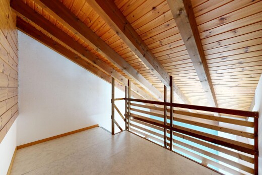 leerer raum mit gipskartonwand, drywall, balkendecke, beamed ceiling, und inside property