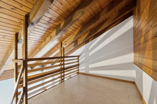 pièce vide avec cloison sèche, drywall, plinthes murales, baseboards wall, et inside property