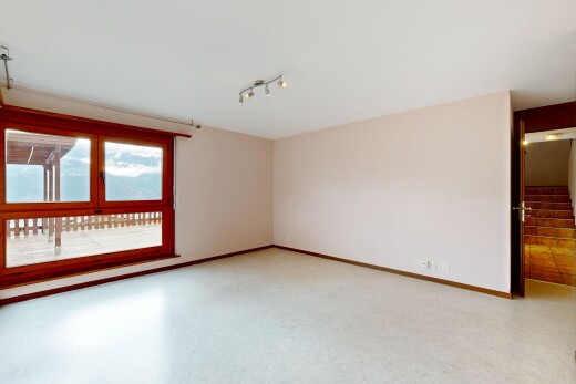 leerer raum mit drywall, gipskartonwand, inside property, natural light, und natürliches licht