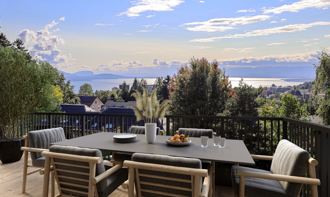 balcony featuring outdoor dining space