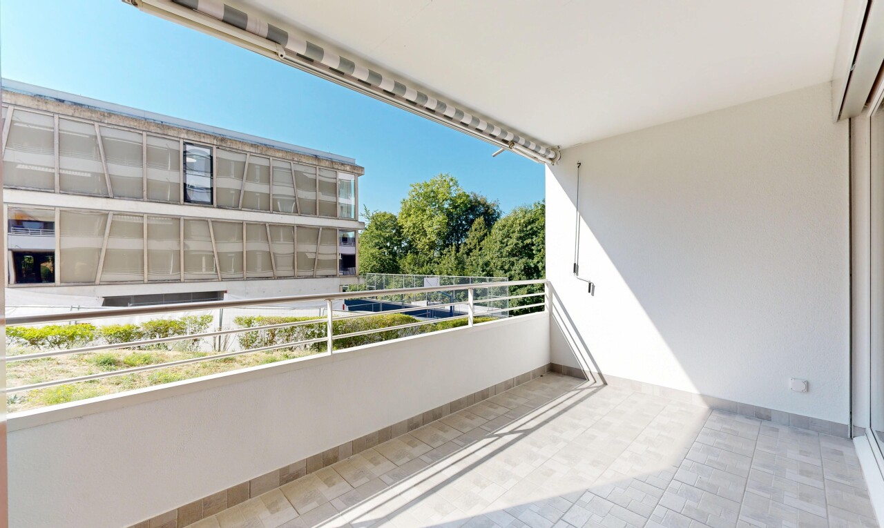 balcon avec balcon, from property, day time, et view focus