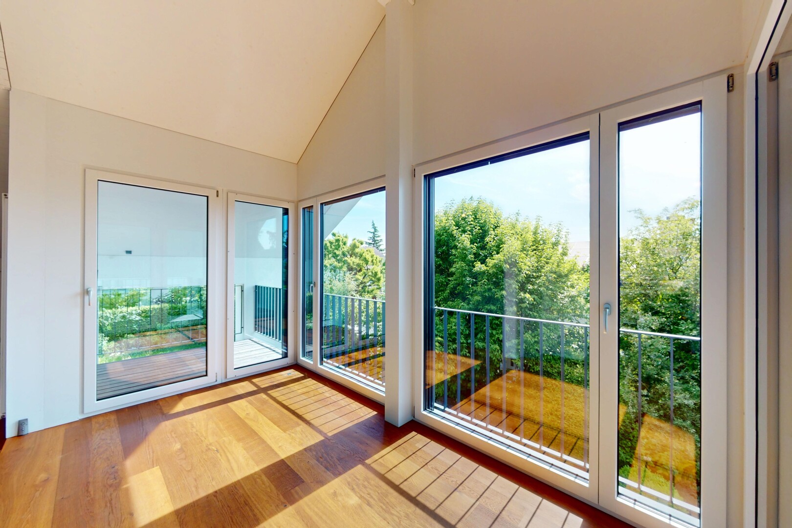 balcon avec inside property, véranda, et balcon