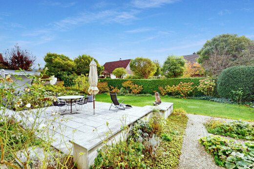 garten mit day time, terrasse, rasen, und from property