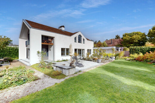 außenansicht mit balkon, property visible, terrasse, rasen, und schornstein