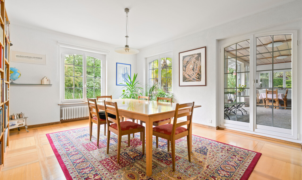 esszimmer mit inside property, kühler, drywall, gipskartonwand, und natural light