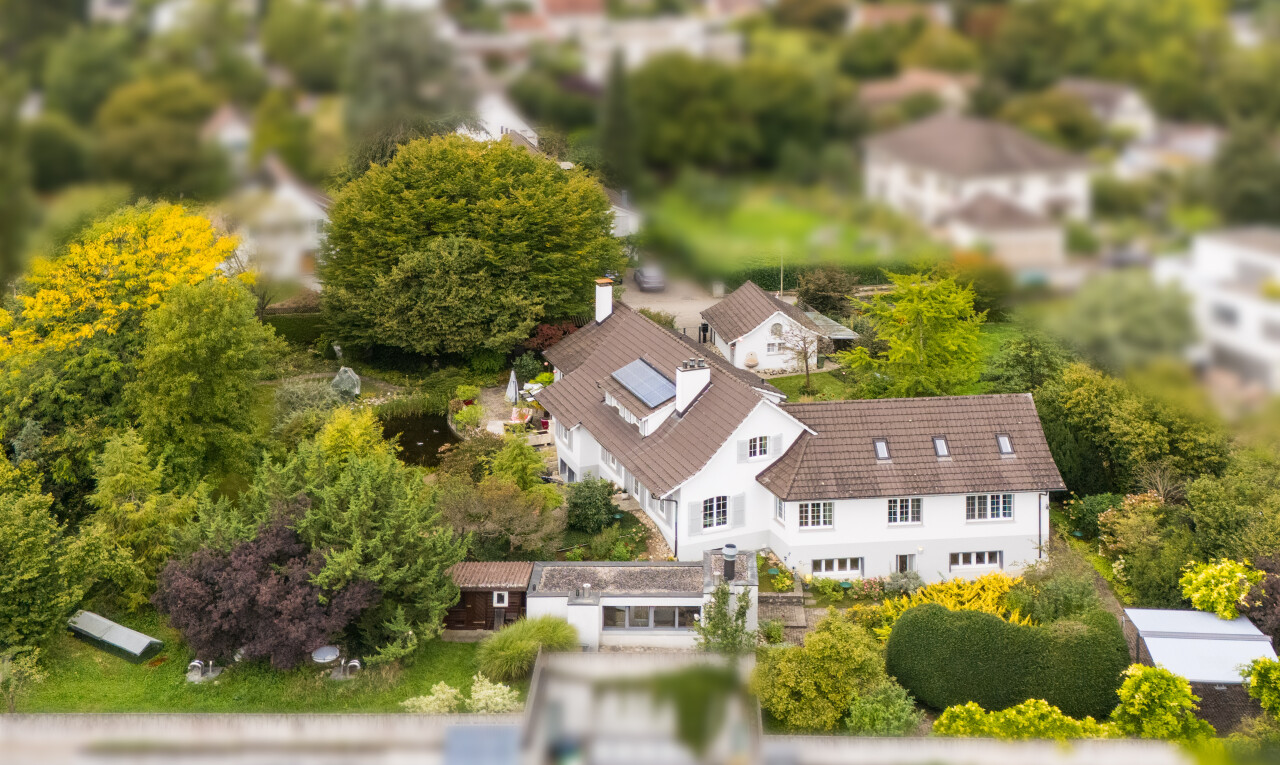 außenansicht mit property visible und schornstein